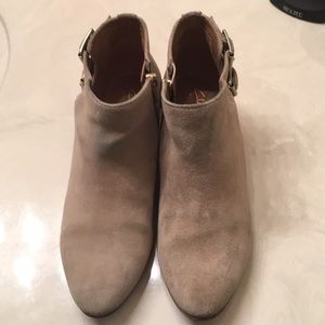 Clark like new Booties